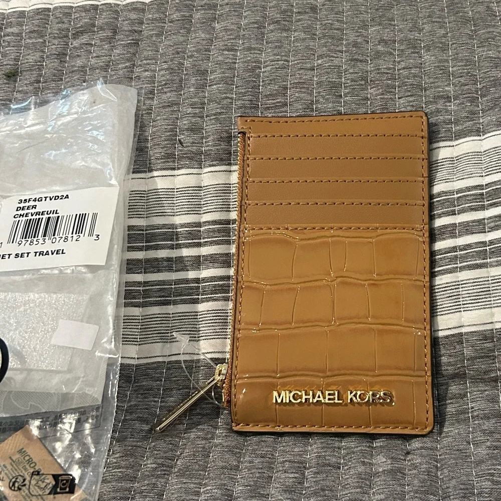 Michael Kors Camel Card Holder - Picture 6 of 7